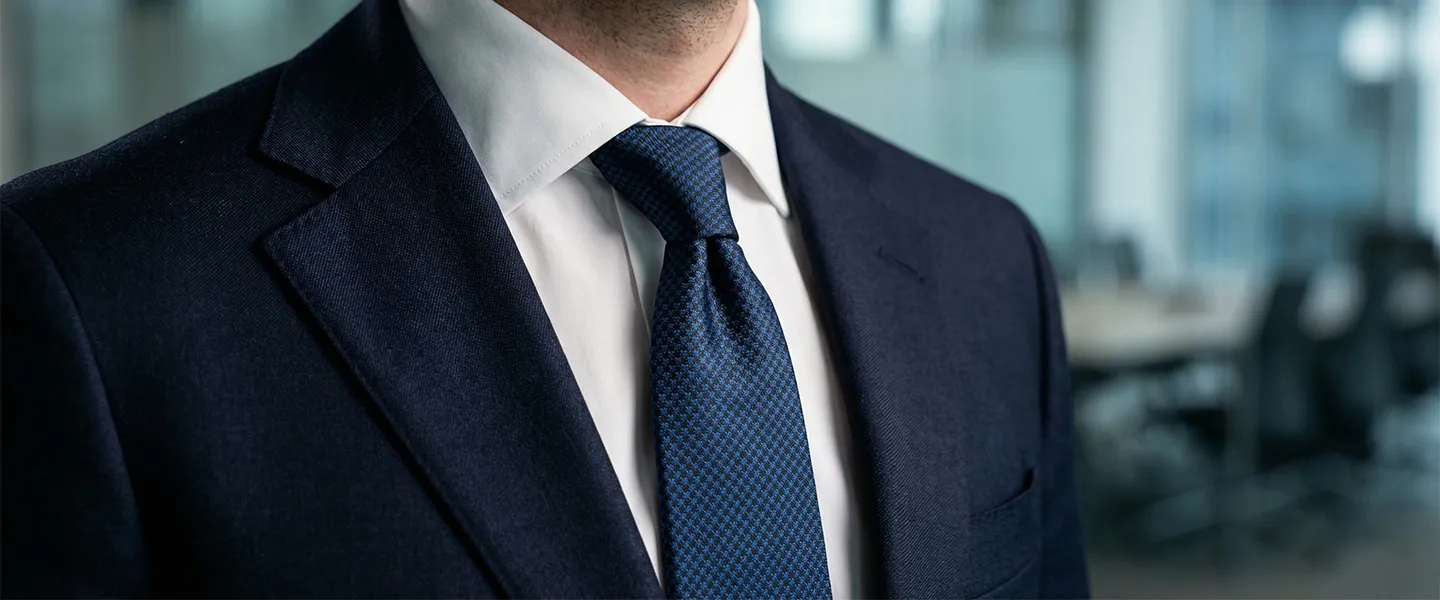 Die perfekte Business-Krawatte: Farben, Muster und Knoten fürs Büro