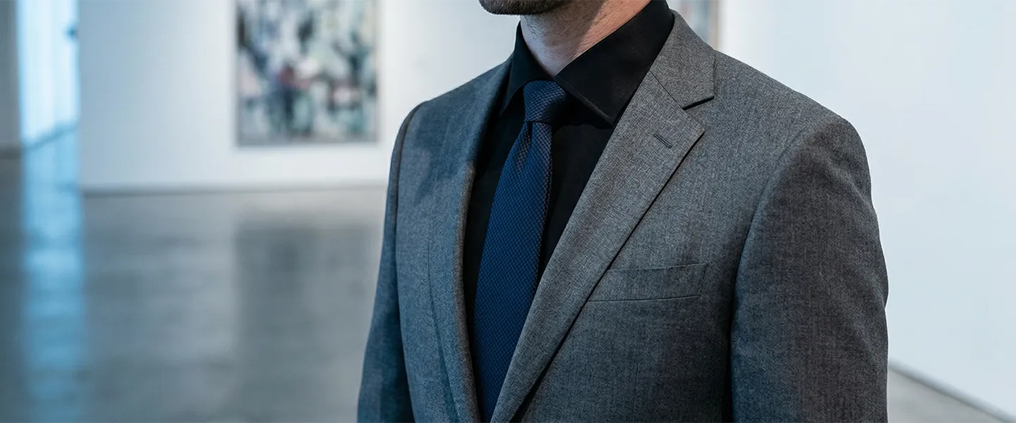 Grauer Anzug, schwarzes Hemd: Welche Krawatte?